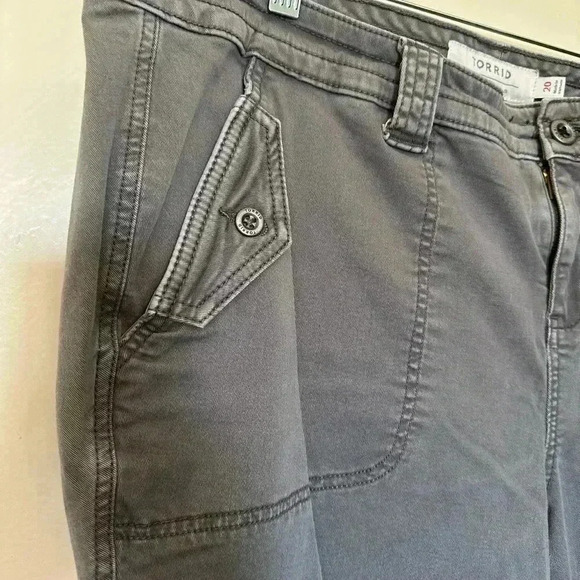 Torrid Olive Capris - Picture 2 of 5